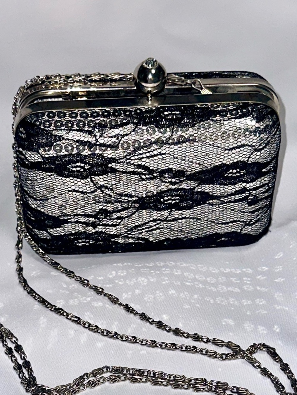 Vintage Hard Shell Clutch
Removable Chain Black/Silver
Lace Removable Chain